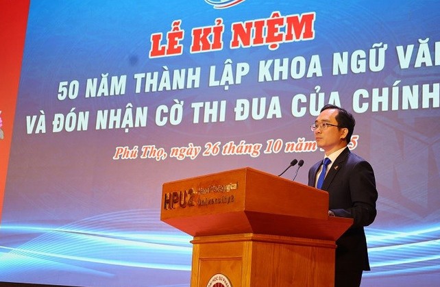 PGS.TS Bùi Minh Đức, Trưởng Khoa Ngữ Văn Trường ĐHSP Hà Nội 2 phát biểu tại buổi lễ.