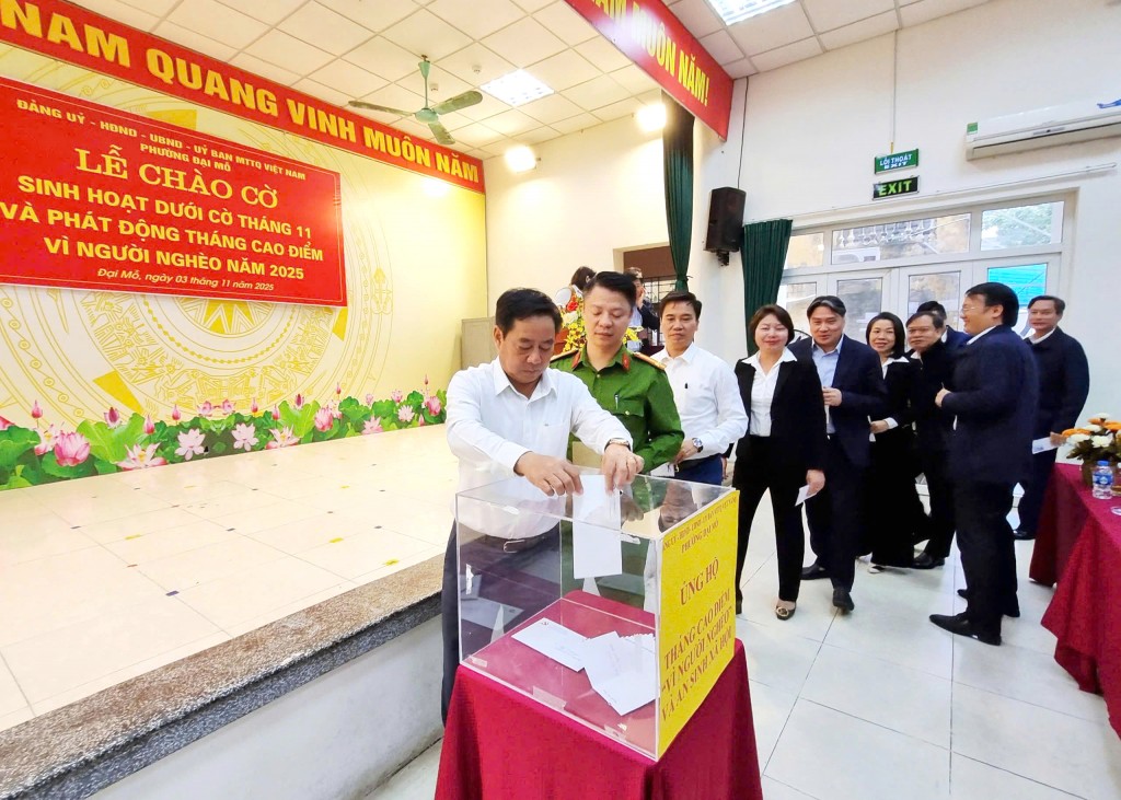 Các đồng chí lãnh đạo, cán bộ, công chức, viên chức, người lao động và Nhân dân phường Đại Mỗ quyên góp ủng hộ ngay tại buổi lễ