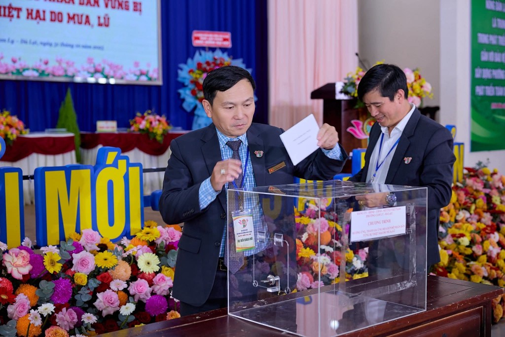 Uỷ ban MTTQ Việt Nam phường Cam Ly - Đà Lạt đã tổ chức phát động quyên góp ủng hộ, giúp đỡ nhân dân vùng thiệt hại do mưa, lũ