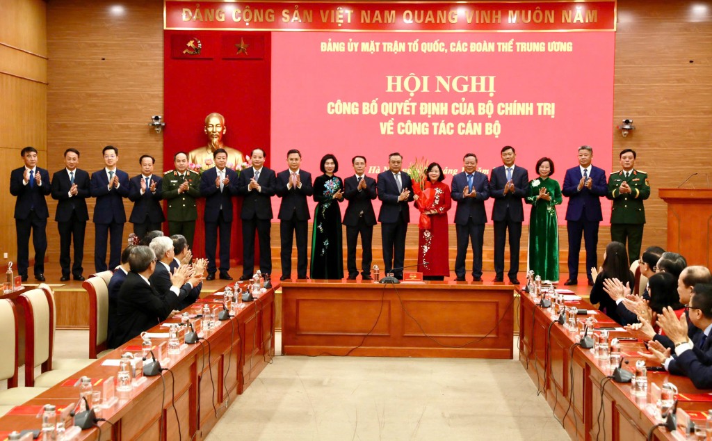 Đồng chí Bùi Thị Minh Hoài giữ chức Bí thư Đảng ủy MTTQ, các đoàn thể Trung ương