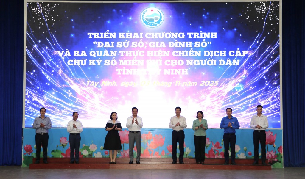 Tây Ninh đặt mục tiêu 100% dịch vụ công trực tuyến toàn tỉnh