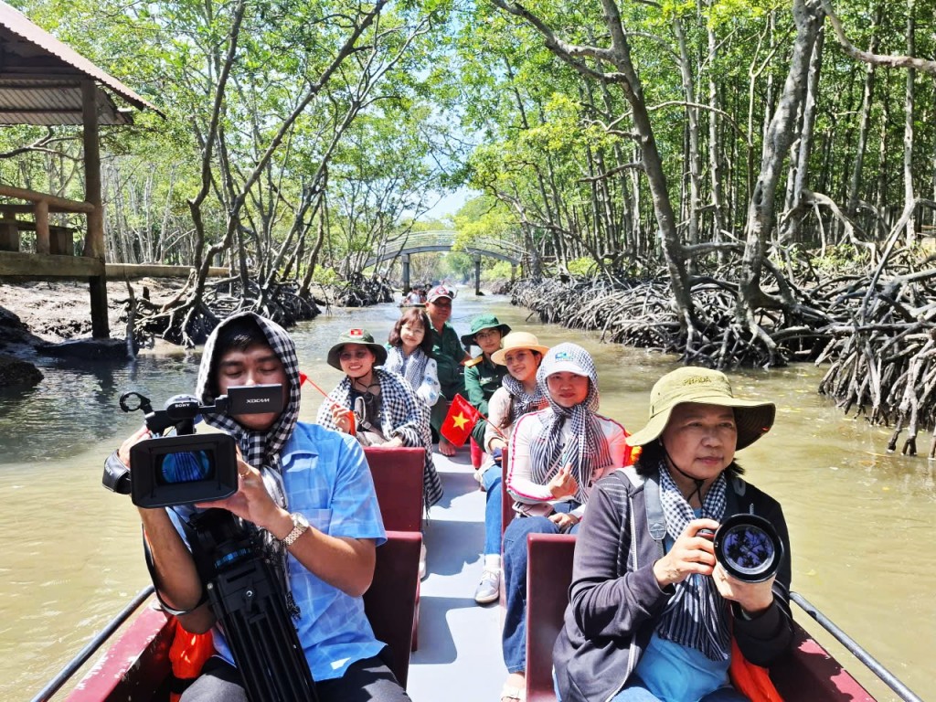 Bảo vệ và tận dụng phát triển tiềm năng rừng phòng hộ Cần Giờ