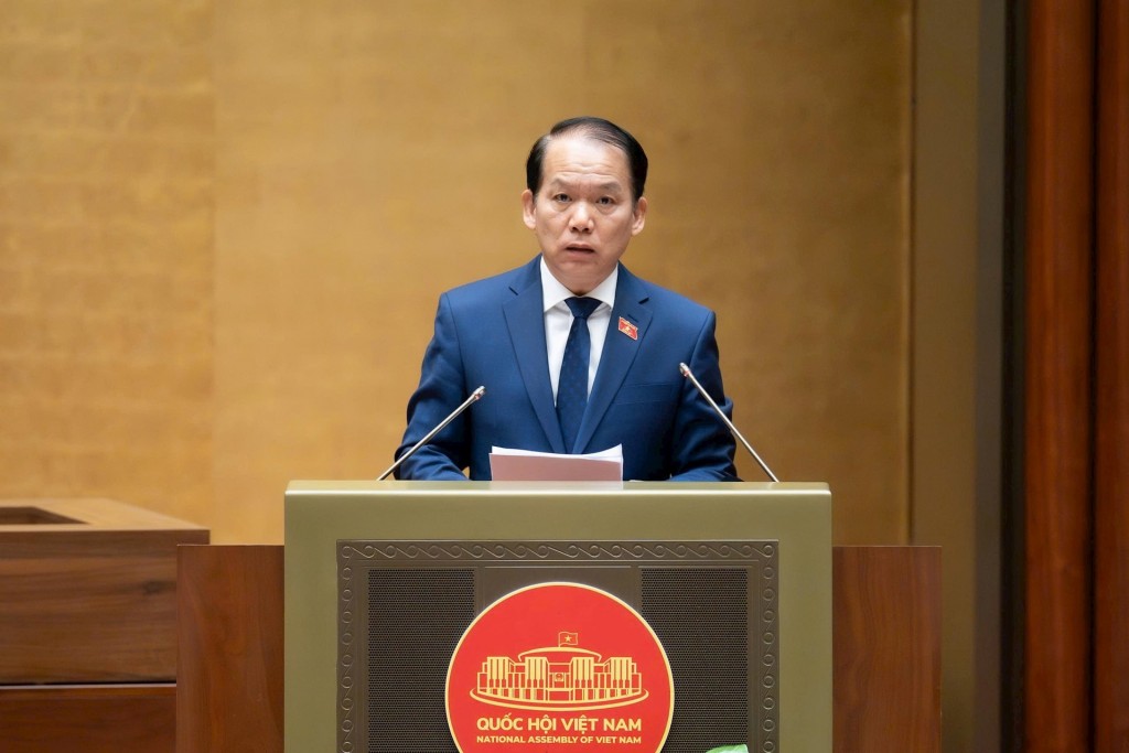 Chủ nhiệm Ủy ban Pháp luật và Tư pháp của Quốc hội Hoàng Thanh Tùng báo cáo thẩm tra. 