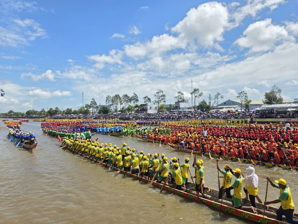 Đua ghe Ngo 2025 - biểu tượng văn hóa vùng sông nước Tây Đô Đua ghe Ngo 2025 - biểu tượng văn hóa vùng sông nước Tây Đô
