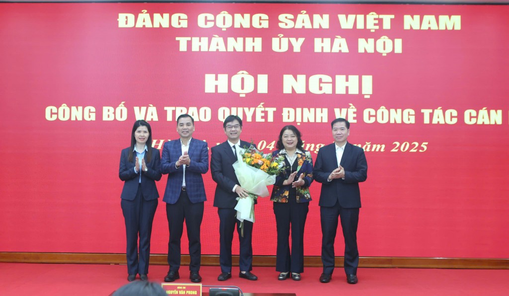 Đồng chí Nguyễn Văn Thắng nhận nhiệm vụ mới tại LĐLĐ TP Hà Nội