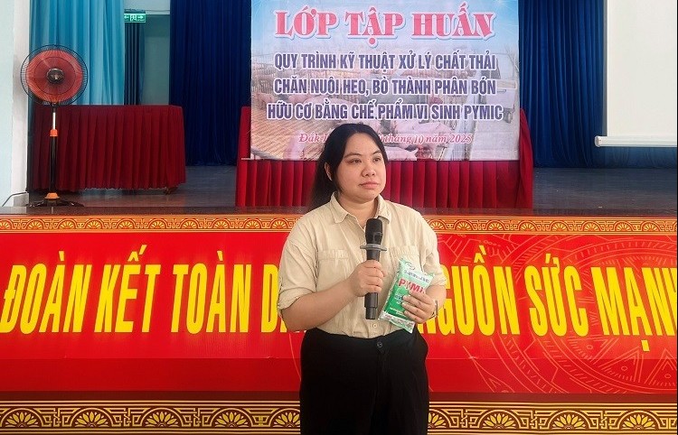 Tập huấn xử lý chế phẩm vi sinh trong chăn nuôi cho nông dân