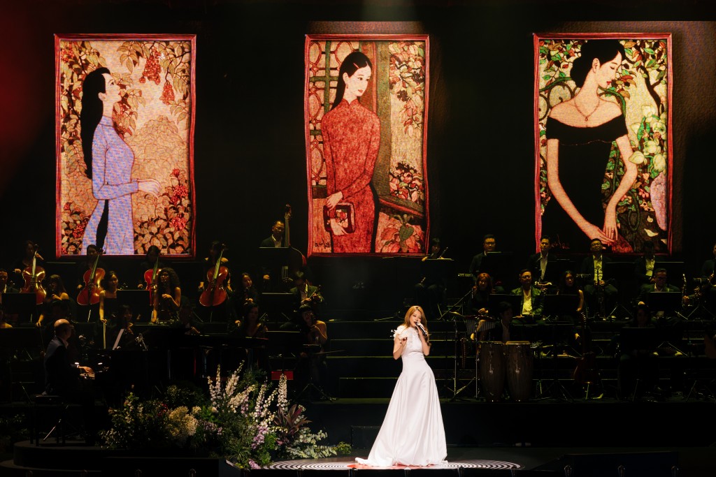 Mỗi sự kiện “Chuyện của Thanh Xuân” đều mang đến những trải nghiệm trọn vẹn: nghe – nhìn – cảm xúc, với sự đồng hành của những đối tác hàng đầu. Ảnh: Bùi Lan Hương lần đầu tiên trình diễn “Dư Âm” cùng dàn nhạc Musique de Salon