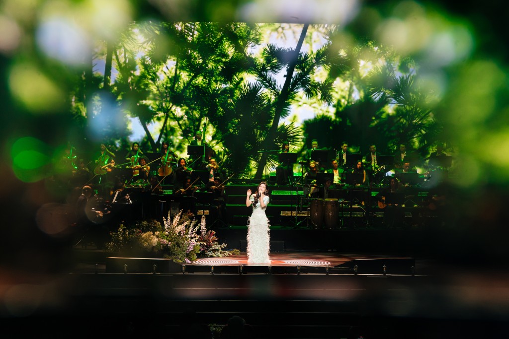 Chuyện của Thanh Xuân Vol.2 – Mùa Đẹp Nhất mang đến tiêu chuẩn âm thanh – kỹ thuật hàng đầu Việt Nam, tạo cảm hứng để các nghệ sĩ thăng hoa cảm xúc trên sân khấu. Ảnh: Ca sĩ Thùy Chi