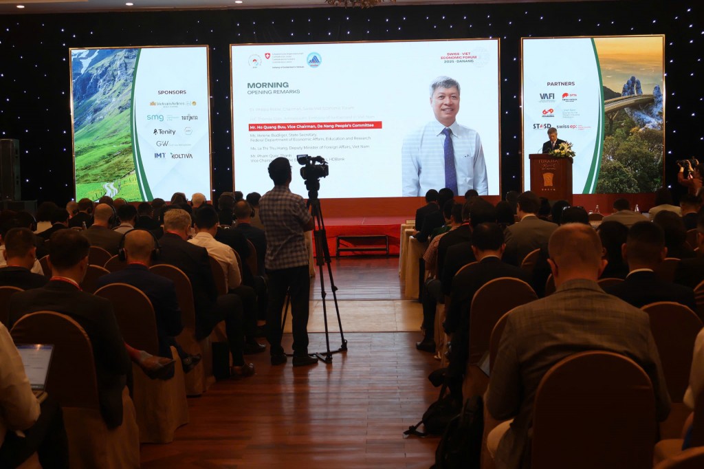 Toàn cảnh tại diễn đàn