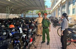 TP Hồ Chí Minh tăng cường kiểm tra bãi giữ xe quanh trường học
