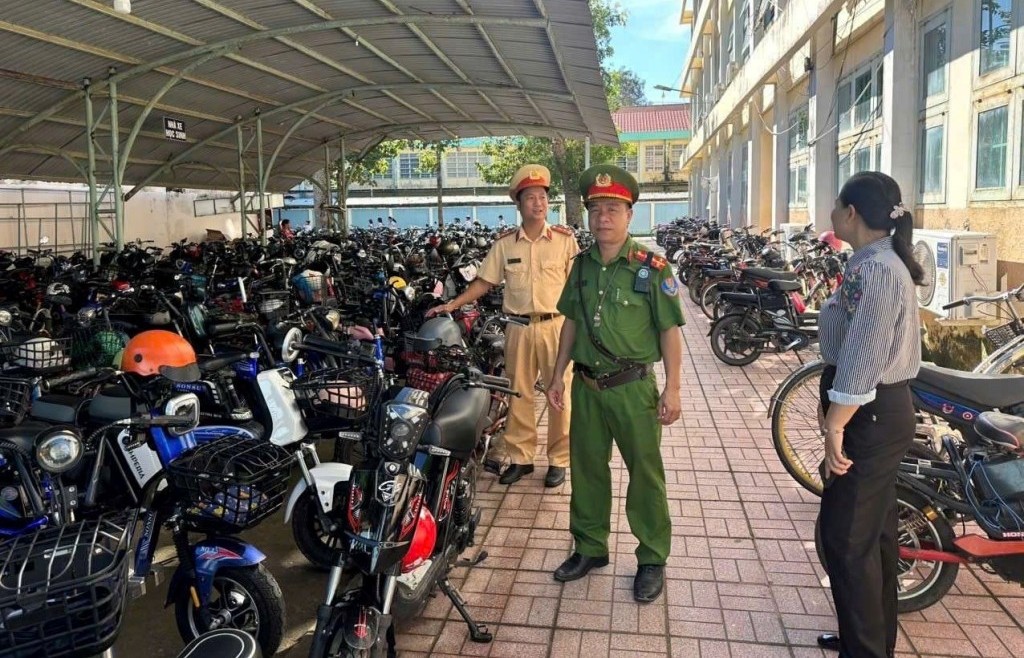 TP Hồ Chí Minh tăng cường kiểm tra bãi giữ xe quanh trường học