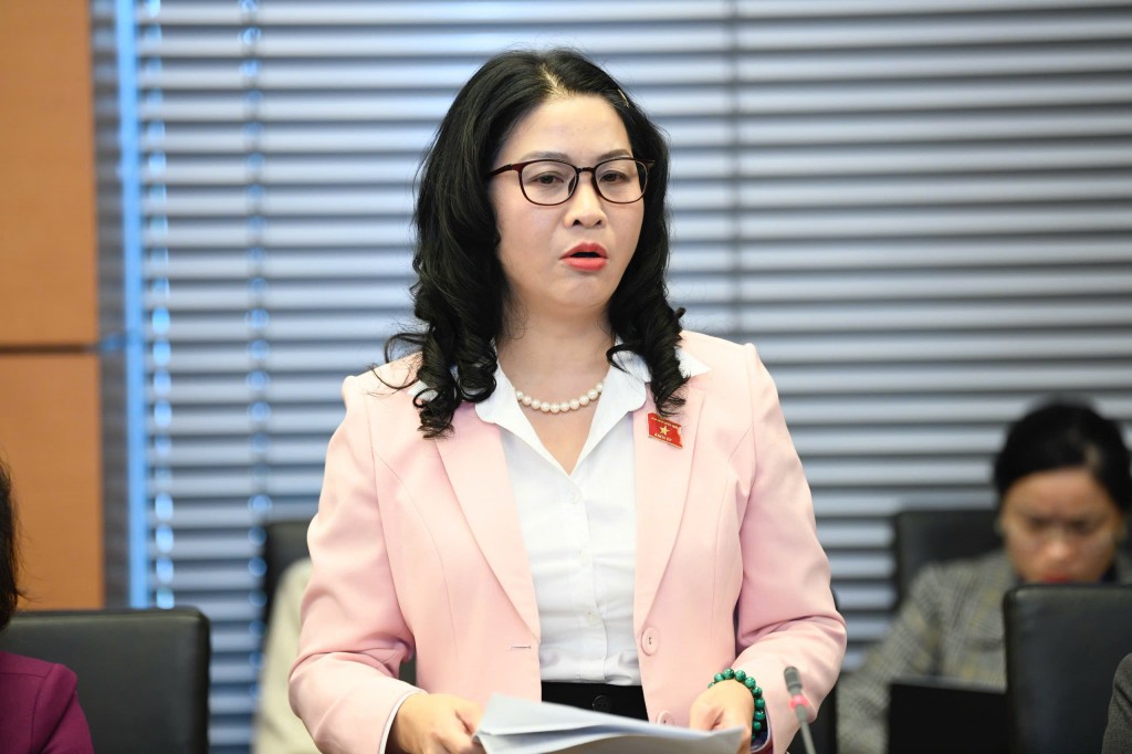 GS.TS.Nguyễn Thị Lan, Đại biểu Quốc hội, Giám đốc Học viện Nông nghiệp Việt Nam góp ý GS.TS.Nguyễn Thị Lan, Đại biểu Quốc hội, Giám đốc Học viện Nông nghiệp Việt Nam góp ý