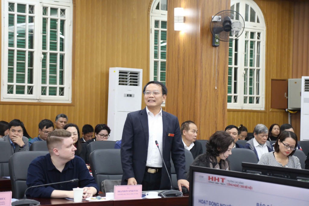 Tọa đàm xây dựng giải pháp chuyển đổi số trong nhà trường