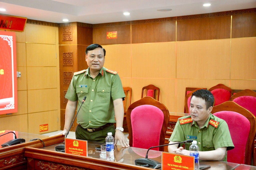 Đại tá Nguyễn Tiến Đạt - Phó Giám đốc Công an thành phố Hà Nội phát biểu, gửi lời động viên đến Nhân dân và cán bộ, chiến sĩ Công an Đà Nẵng.