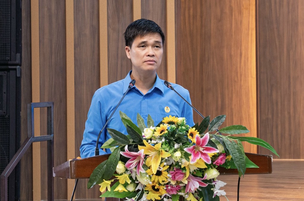 Phó Bí thư Thường trực Đảng ủy, Phó Chủ tịch Tổng Liên đoàn Lao động Việt Nam Ngọ Duy Hiểu phát biểu tại chương trình (Ảnh Đ.Minh)