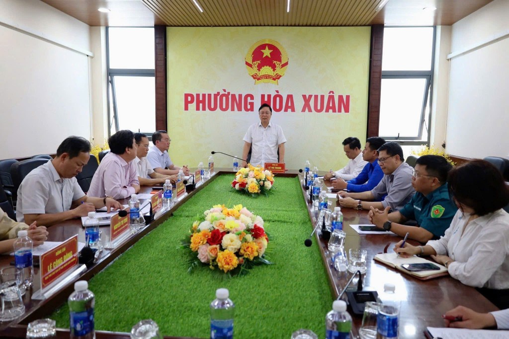 Chủ tịch Ủy ban Mặt trận Tổ quốc (MTTQ) Việt Nam TP Đà Nẵng Lê Trí Thanh làm việc với UBND phường Hòa Xuân