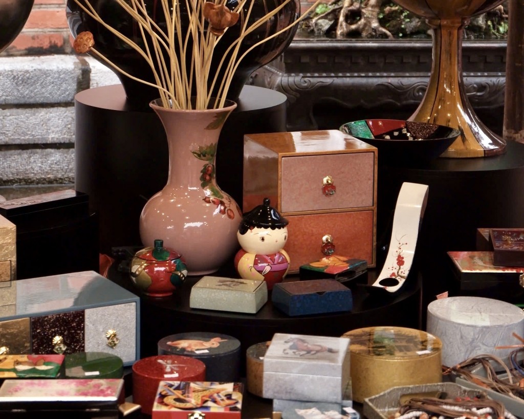 Gian trưng bày nghề thủ công của Hà Nội thể hiện rõ nét tinh hoa của mảnh đất ngàn năm văn hiến Gian trưng bày nghề thủ công của Hà Nội thể hiện rõ nét tinh hoa của mảnh đất ngàn năm văn hiến