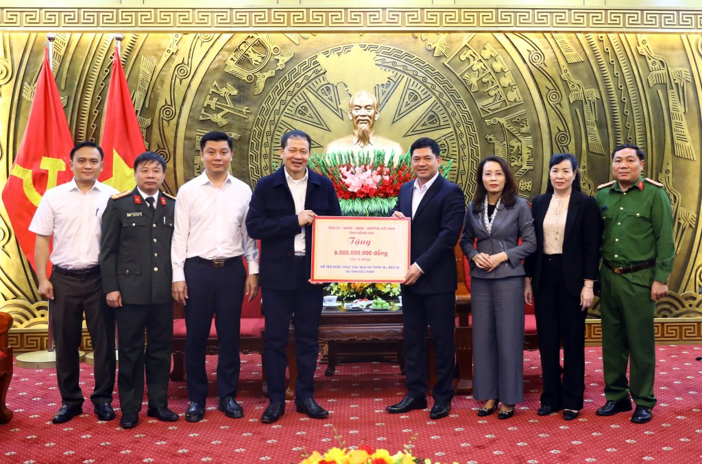 Đoàn công tác tỉnh Đồng Nai trao 7 tỷ đồng hỗ trợ tỉnh Bắc Ninh Đoàn công tác tỉnh Đồng Nai trao 7 tỷ đồng hỗ trợ tỉnh Bắc Ninh