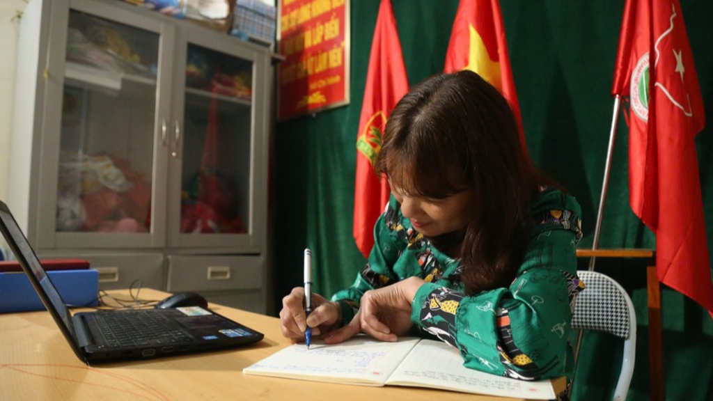 Hạnh phúc vì trò nghèo vùng biên được học Tin học