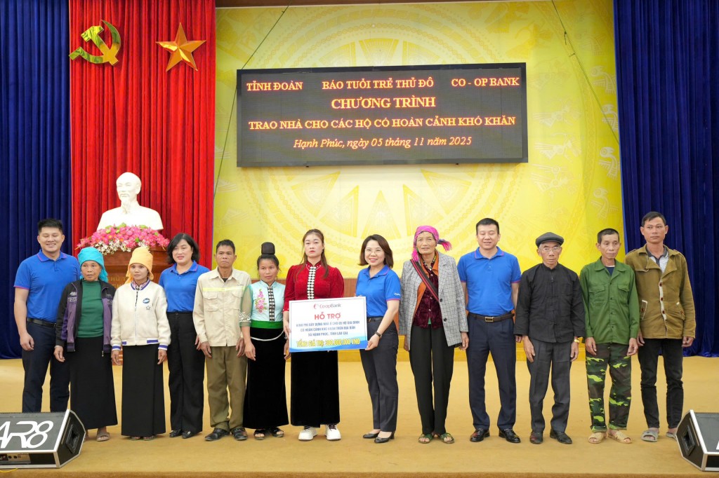 Trao tặng kinh phí xây sửa nhà cho bà con xã Hạnh Phúc, tỉnh Lào Cai Trao tặng kinh phí xây sửa nhà cho bà con xã Hạnh Phúc, tỉnh Lào Cai