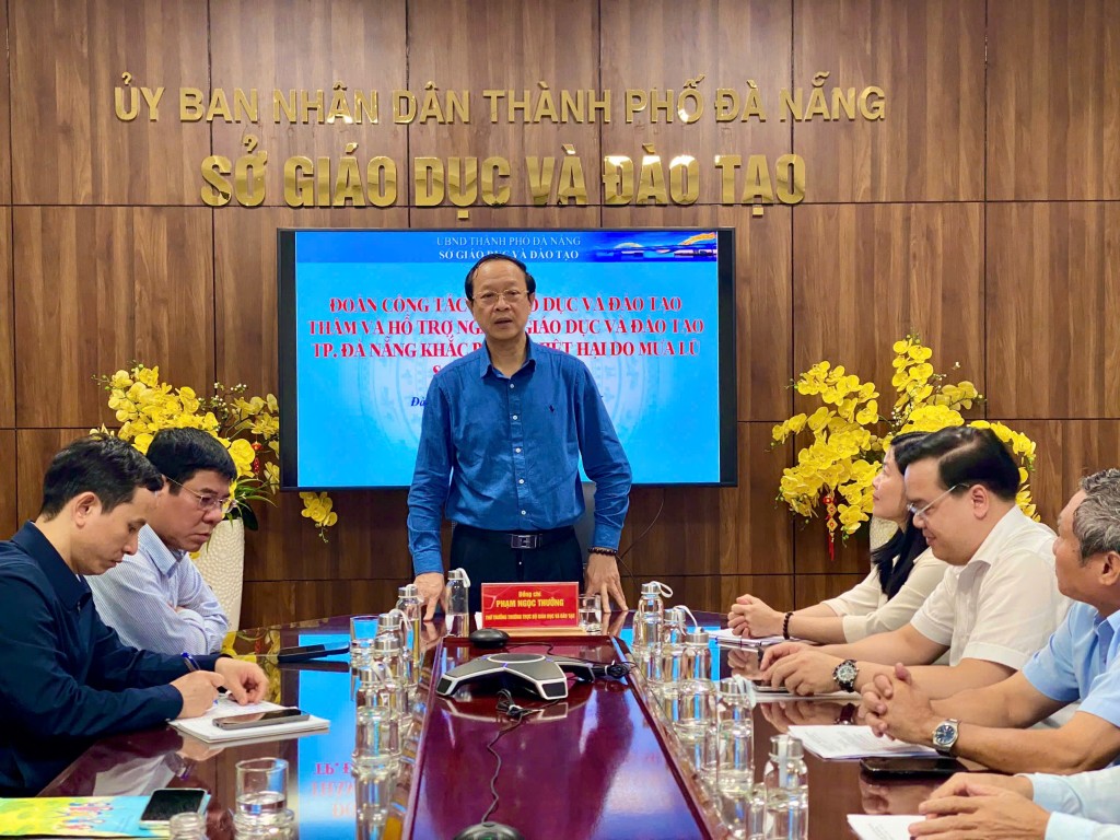 Thứ trưởng Thường trực Phạm Ngọc Thưởng trao đổi tại buổi làm việc với Sở GDĐT thành phố Đà Nẵng