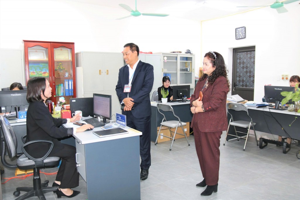 Đoàn kiểm tra số 3 thực hiện kiểm tra thực tế hoạt động của đơn vị.