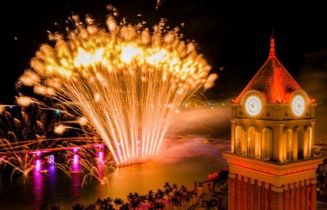 Du khách ngỡ ngàng: Phú Quốc là hòn đảo duy nhất thế giới có hai màn pháo hoa mỗi tối