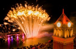 Du khách ngỡ ngàng: Phú Quốc là hòn đảo duy nhất thế giới có hai màn pháo hoa mỗi tối