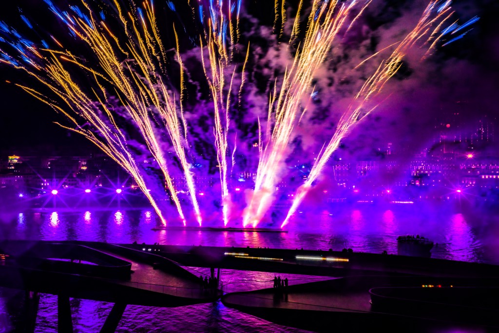 Du khách ngỡ ngàng: Phú Quốc là hòn đảo duy nhất thế giới có hai màn pháo hoa mỗi tối