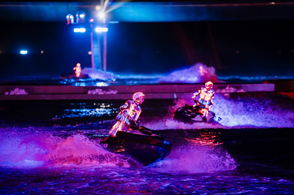 Du khách ngỡ ngàng: Phú Quốc là hòn đảo duy nhất thế giới có hai màn pháo hoa mỗi tối