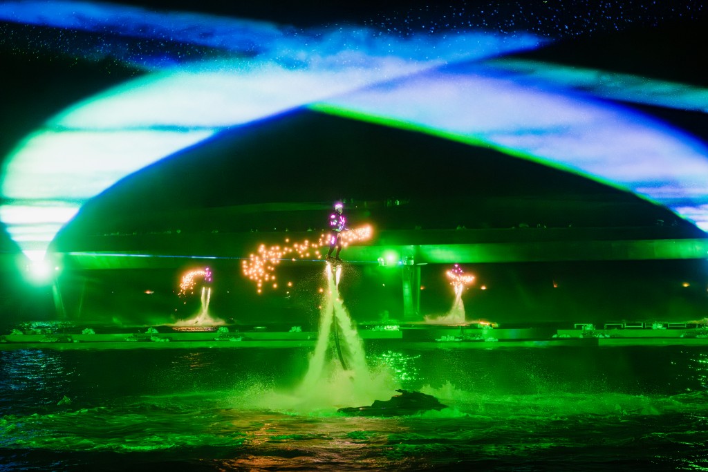 Du khách ngỡ ngàng: Phú Quốc là hòn đảo duy nhất thế giới có hai màn pháo hoa mỗi tối