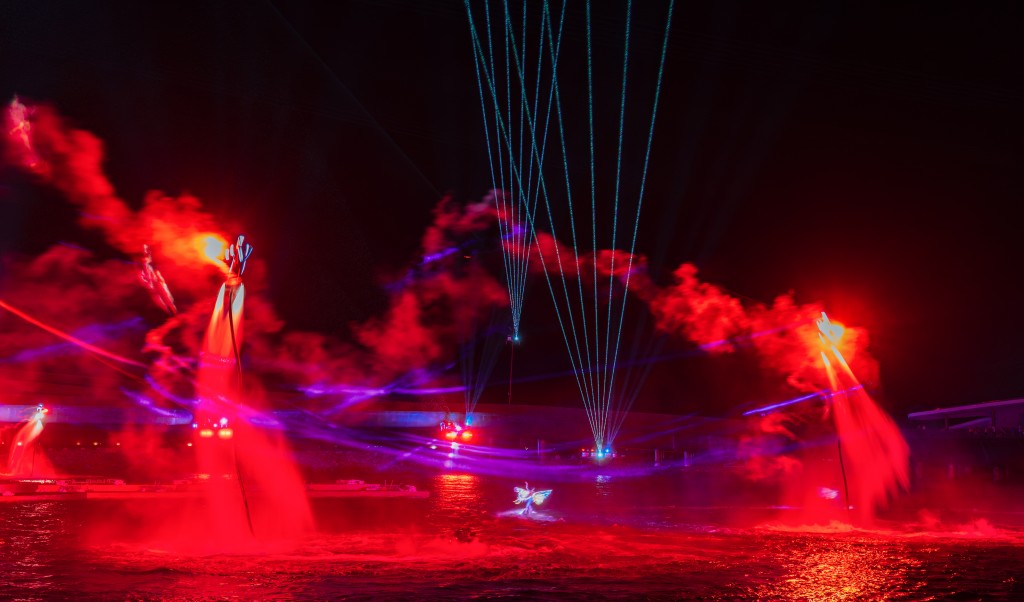 Du khách ngỡ ngàng: Phú Quốc là hòn đảo duy nhất thế giới có hai màn pháo hoa mỗi tối