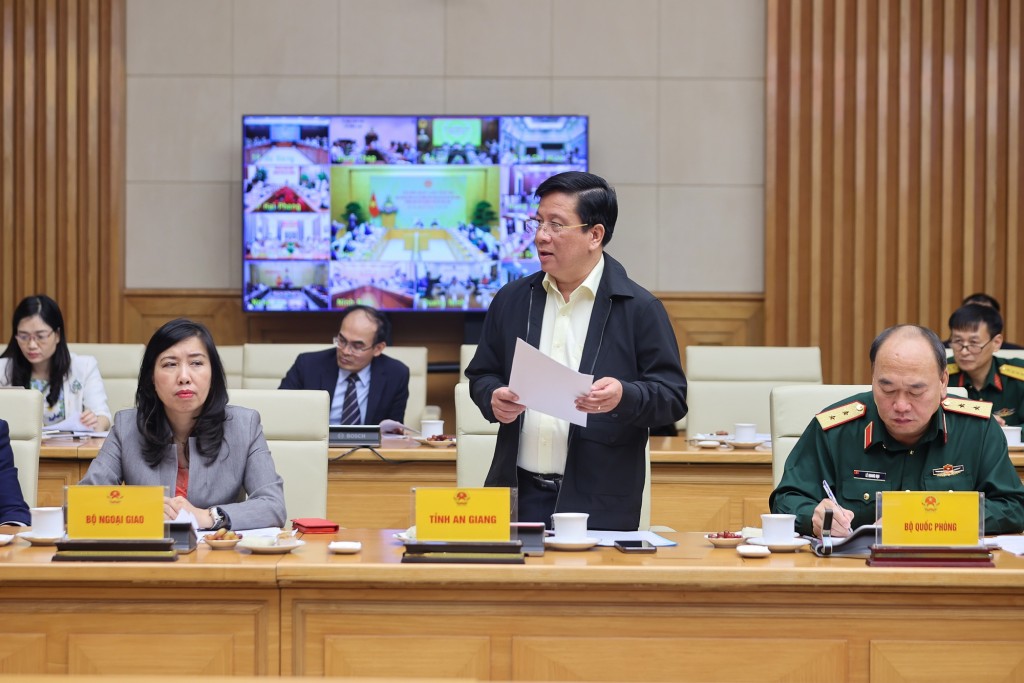 Đại diện tỉnh An Giang báo cáo tại phiên họp - Ảnh: VGP/Nhật Bắc Đại diện tỉnh An Giang báo cáo tại phiên họp - Ảnh: VGP/Nhật Bắc