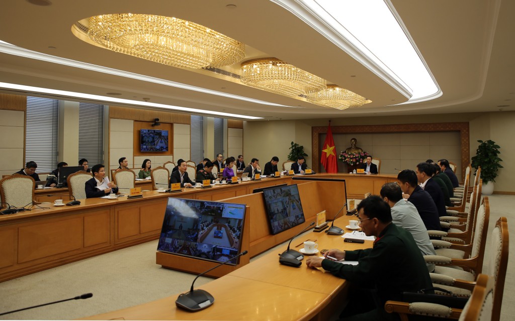 Phó Thủ tướng đề nghị các địa phương khẩn trương đánh giá ngay nhu cầu hỗ trợ lương thực, thuốc men, hóa chất cho người dân - Ảnh: VGP/Minh Khôi
