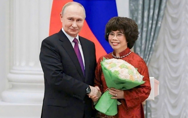 Tổng thống Vladimir Putin trao tặng Anh hùng Lao động Thái Hương Huân chương Hữu nghị của Nhà nước Nga