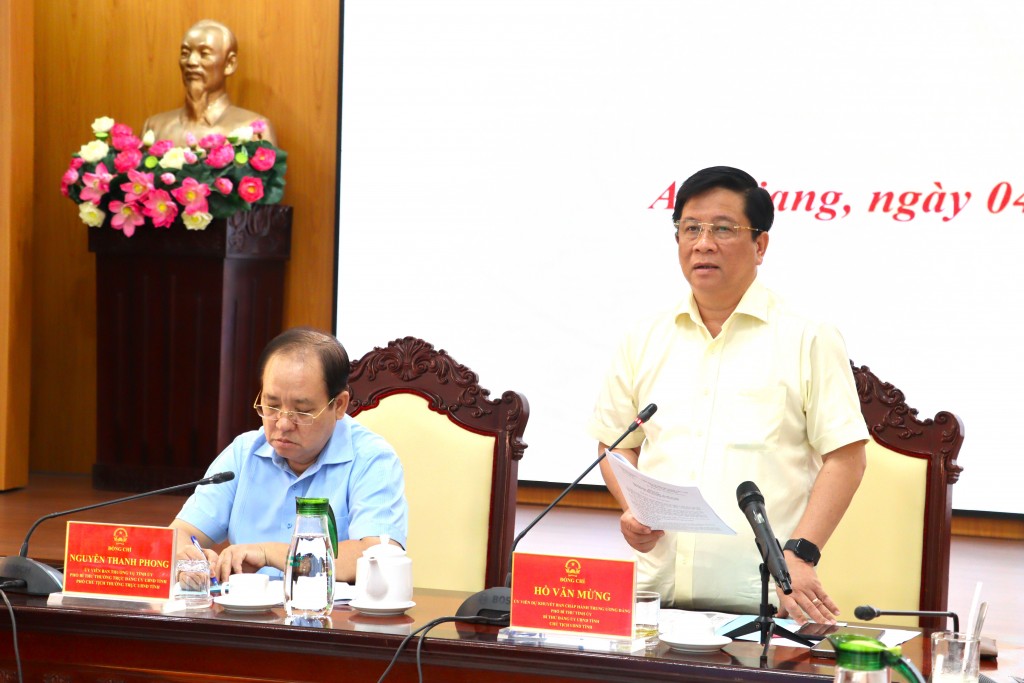 Chủ tịch UBND tỉnh Hồ Văn Mừng phát biểu chỉ đạo cuộc họp (ảnh: Như Ngọc)
