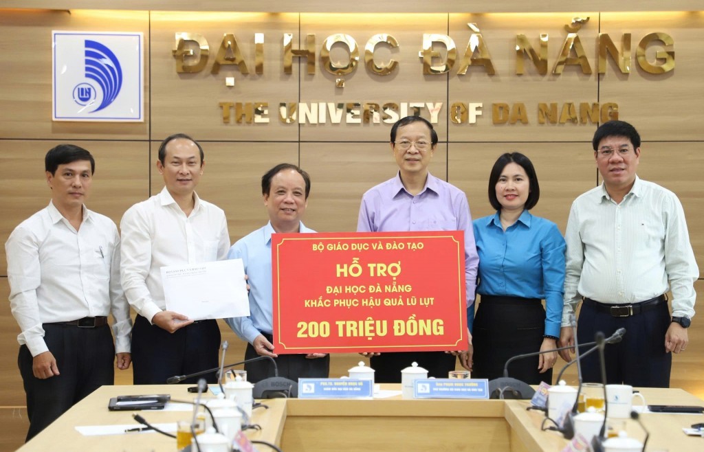 Bộ GD&ĐT hỗ trợ Đại học Đà Nẵng khắc phục hậu quả mưa lũ