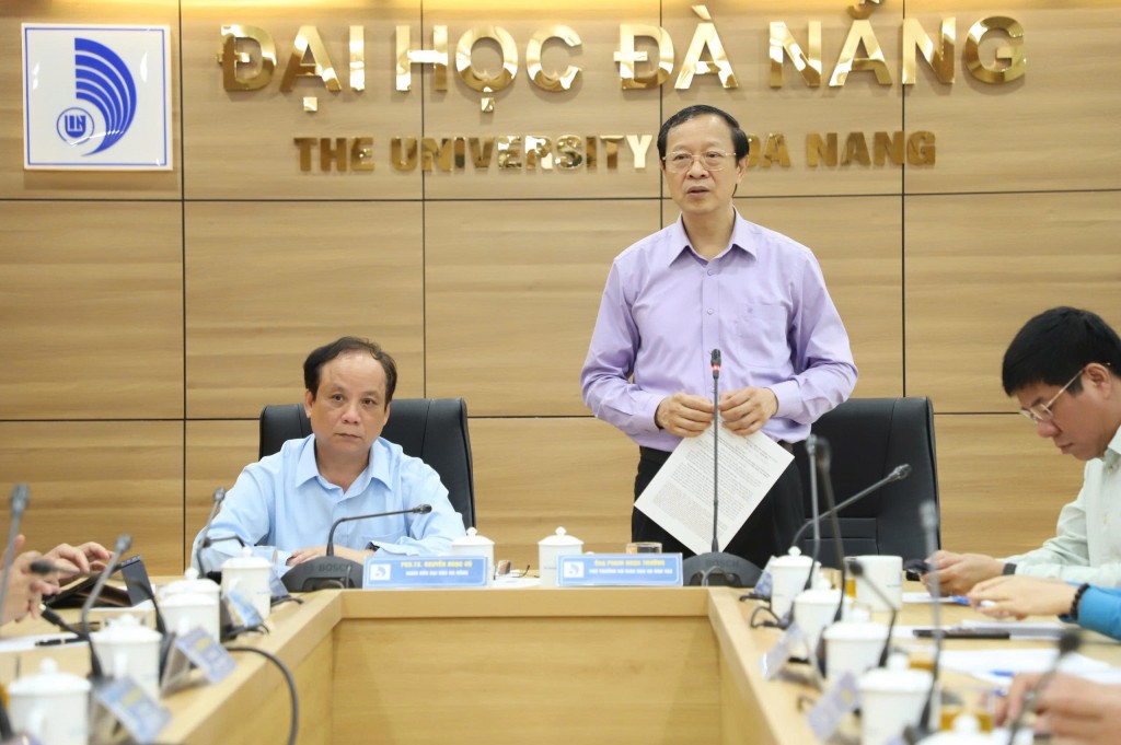 Bộ GD&ĐT hỗ trợ Đại học Đà Nẵng khắc phục hậu quả mưa lũ Bộ GD&ĐT hỗ trợ Đại học Đà Nẵng khắc phục hậu quả mưa lũ