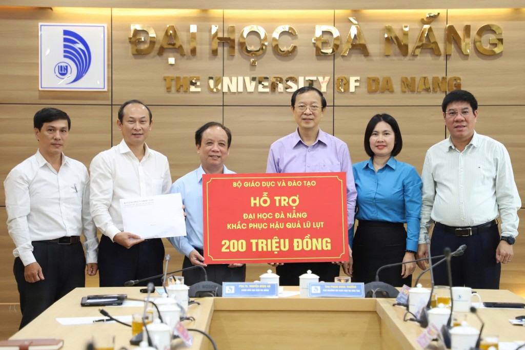 Bộ GD&ĐT hỗ trợ Đại học Đà Nẵng khắc phục hậu quả mưa lũ Bộ GD&ĐT hỗ trợ Đại học Đà Nẵng khắc phục hậu quả mưa lũ