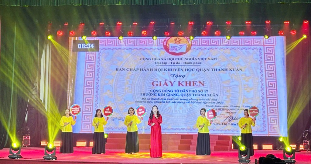 Tưng bừng khai mạc liên hoan “Thôn, tổ dân phố văn hóa tiêu biểu”