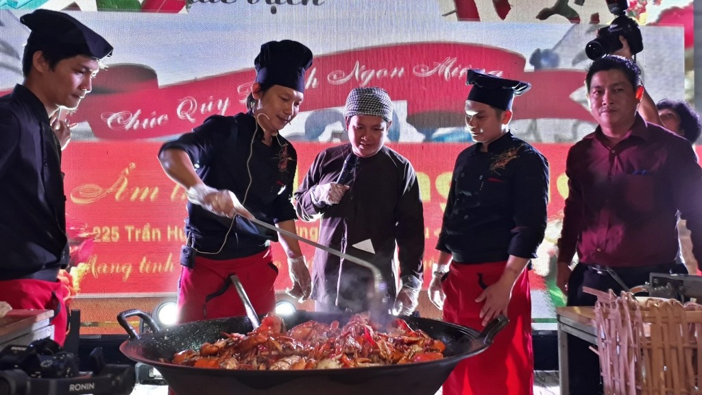 Các món ăn chế biến từ cua Cà Mau được giới thiệu tại “Ngày hội tinh hoa Văn hóa – Ẩm thực Cà Mau năm 2025”, góp phần quảng bá hình ảnh đặc sản địa phương.