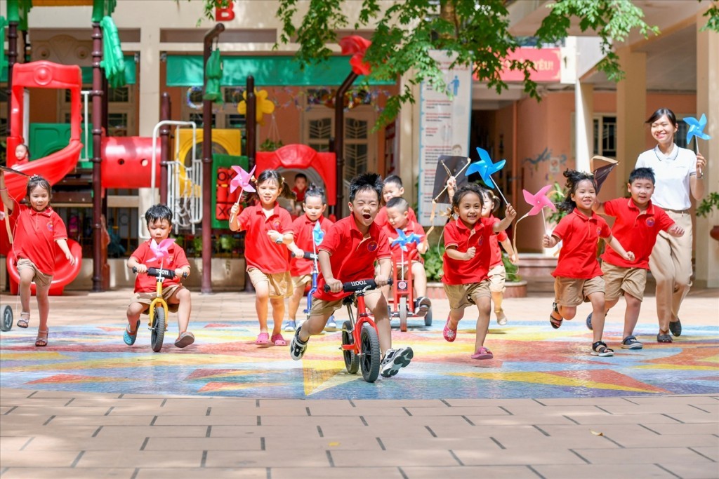 Học sinh, học viên Đà Nẵng và Quảng Ngãi nghỉ học từ chiều 6/11 để chủ động phòng tránh và đảm bảo an toàn trước ảnh hưởng của bão số 13.