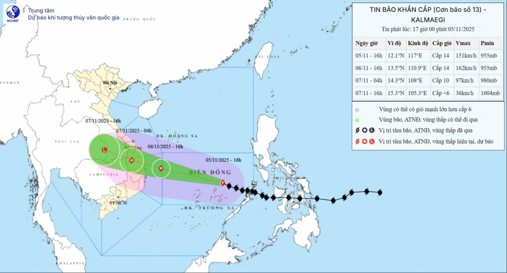 Bão số 13 đang di chuyển nhanh về phía vùng biển và đất liền khu vực Trung và Nam Trung Bộ nước ta