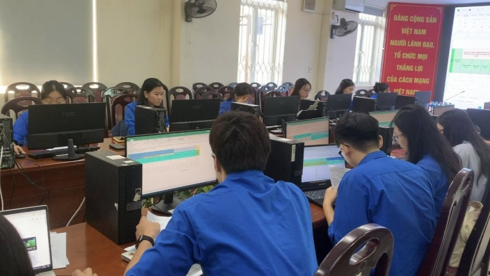 Thanh niên phường Bồ Đề tích cực hỗ trợ thực hiện chiên Thanh niên phường Bồ Đề tích cực hỗ trợ thực hiện chiên