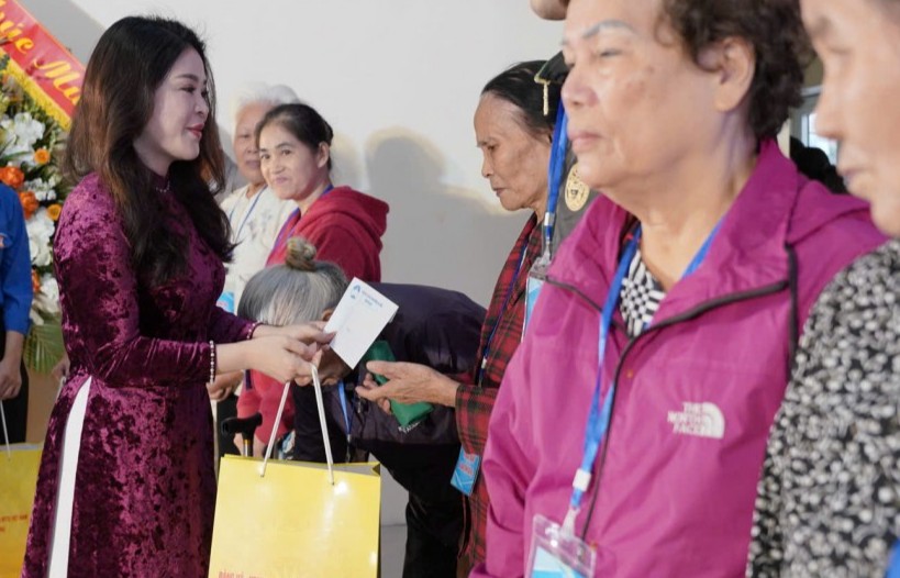 Hơn 1,4 tỷ đồng ủng hộ Quỹ “Vì người nghèo”, hoạt động an sinh