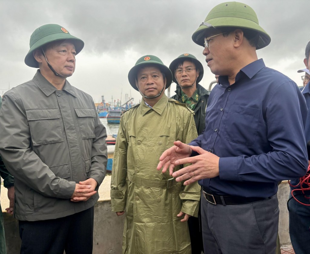 Chủ tịch UBND tỉnh Gia Lai Phạm Anh Tuấn báo cáo công tác ứng phó bão số 13 Chủ tịch UBND tỉnh Gia Lai Phạm Anh Tuấn báo cáo công tác ứng phó bão số 13