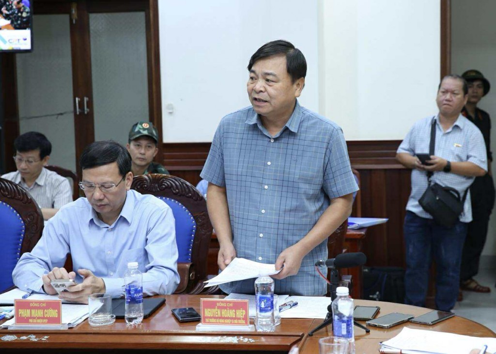 Thứ trưởng Bộ Nông nghiệp và Môi trường Nguyễn Hoàng Hiệp cung cấp thông tin cập nhật về tình hình bão - Ảnh: VGP/Minh Khôi Thứ trưởng Bộ Nông nghiệp và Môi trường Nguyễn Hoàng Hiệp cung cấp thông tin cập nhật về tình hình bão - Ảnh: VGP/Minh Khôi