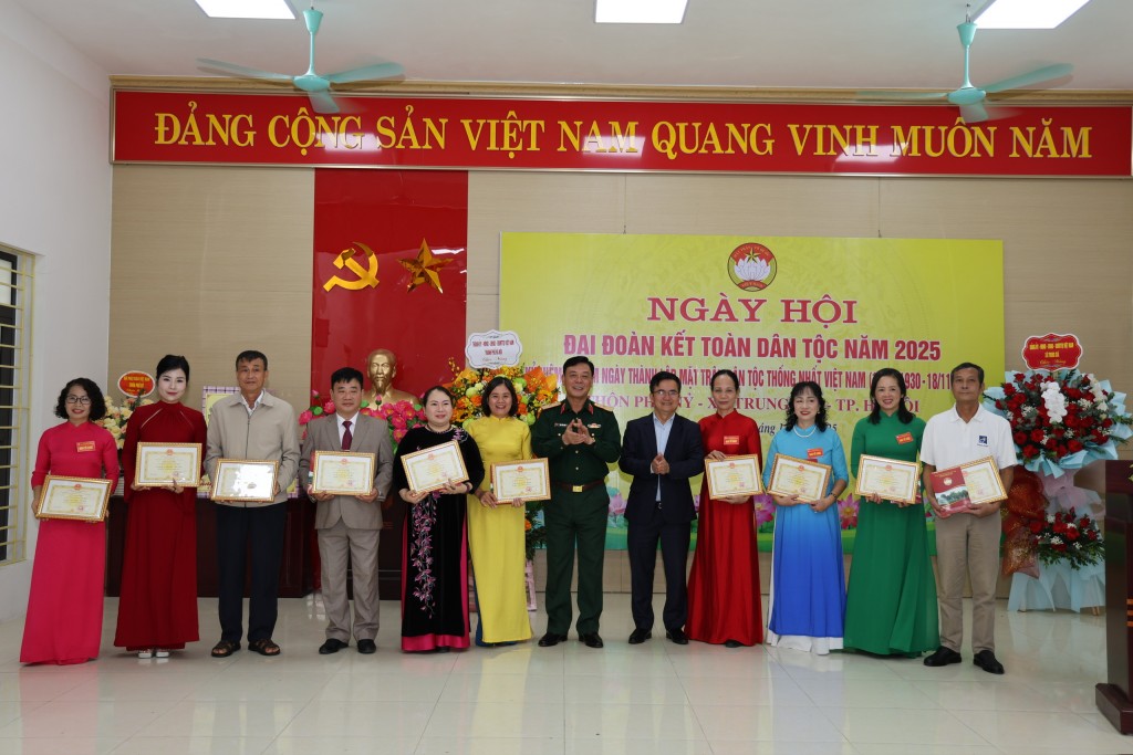 Ngày hội Đại đoàn kết toàn dân tộc tại xã Trung Giã (Hà Nội)