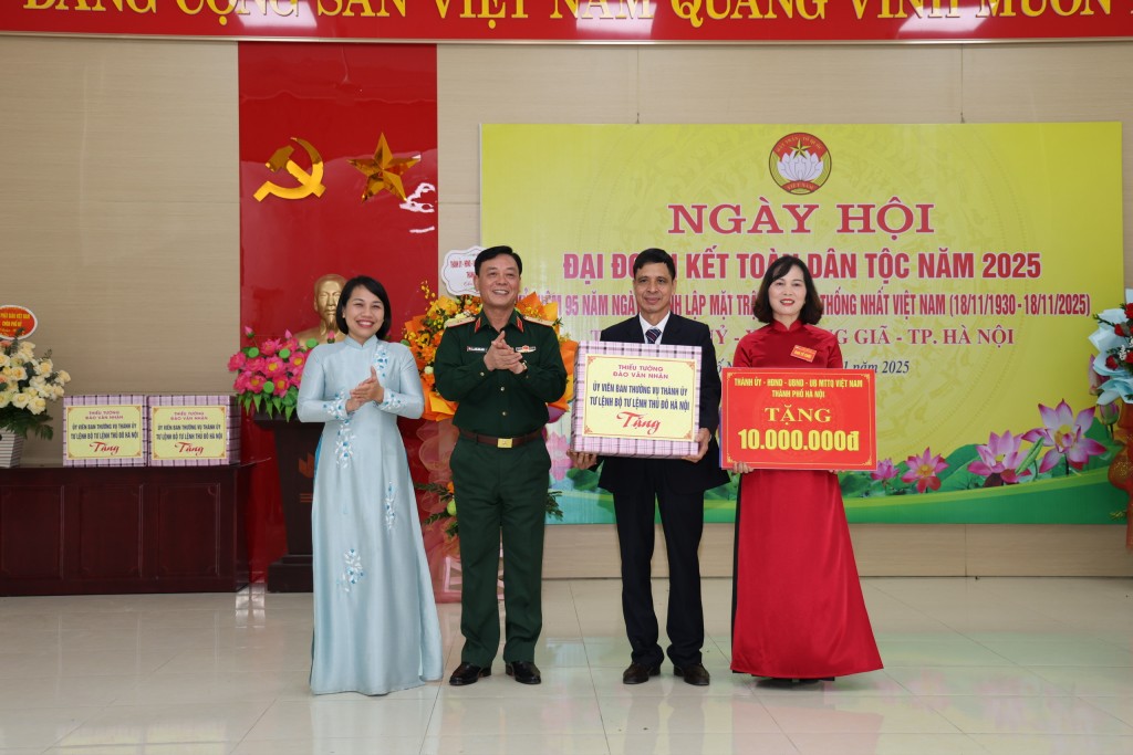 Ngày hội Đại đoàn kết toàn dân tộc tại xã Trung Giã (Hà Nội)