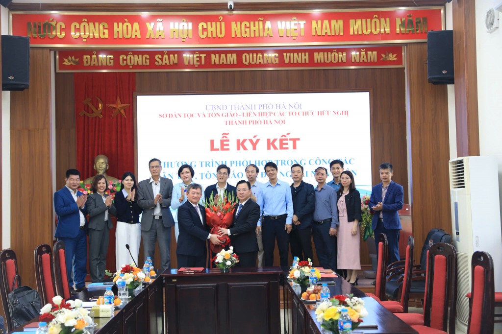 Lan tỏa các giá trị văn hóa, tín ngưỡng, tôn giáo của Thủ đô tới bạn bè quốc tế Lan tỏa các giá trị văn hóa, tín ngưỡng, tôn giáo của Thủ đô tới bạn bè quốc tế